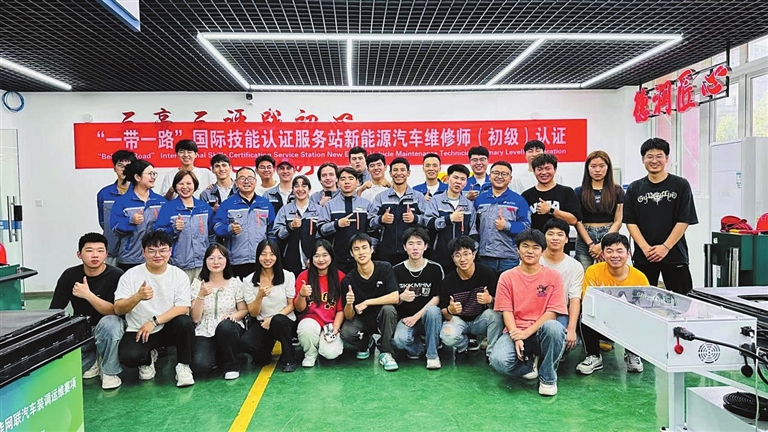 重慶城市職業學院 以“職教出海”為引擎，驅動“渝車出海”網絡技術服務新航程